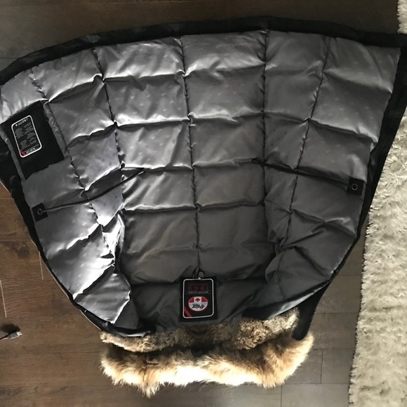 MEN'S PARKA LIGHTLY WORN W/ FUR TRIM 9/10 - Picture 2 of 10